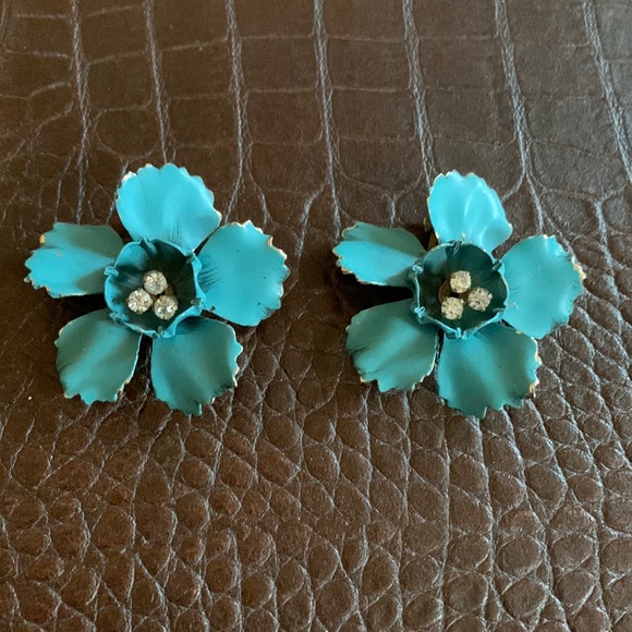 Source Unknown Jewelry - Vintage 50’s robin egg blue painted daisy clip earrings w crystal center stones